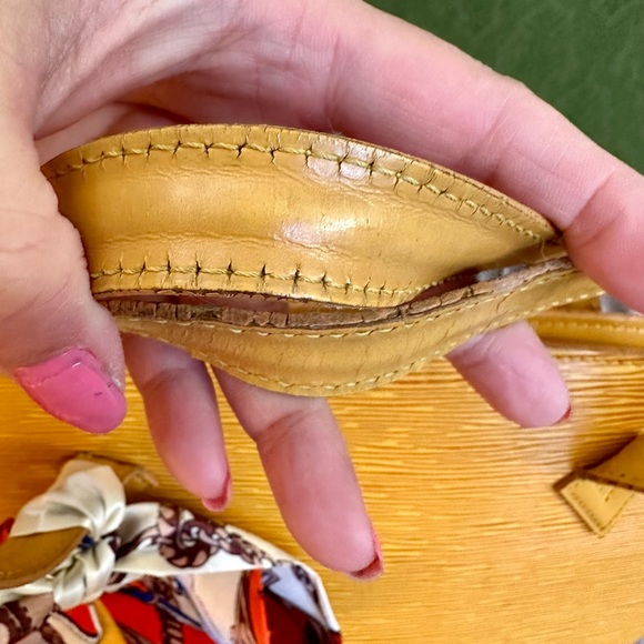 Auth LV Epi Saint Jacques Shoulder Bag - Picture 10 of 12